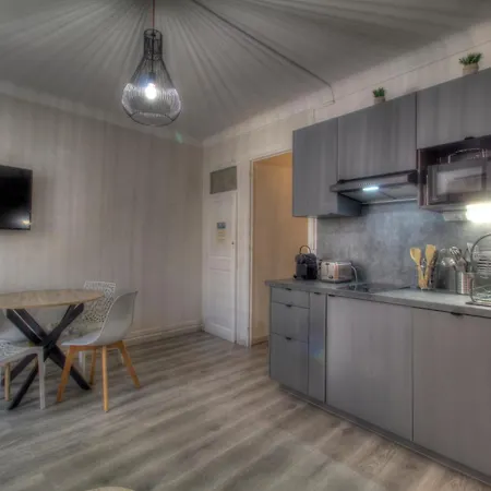 Alc - Ff39 - 9 Min Palais And Beaches