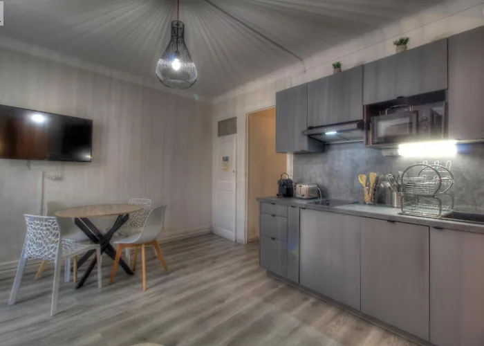 Alc - Ff39 - 9 Min Palais And Beaches